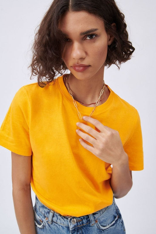 Yellow regular-fit t-shirt in 180 GSM pima cotton – unisex casual wear