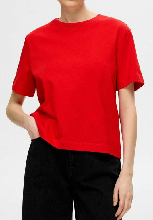 Red regular-fit t-shirt in 180 GSM pima cotton – unisex bold fashion